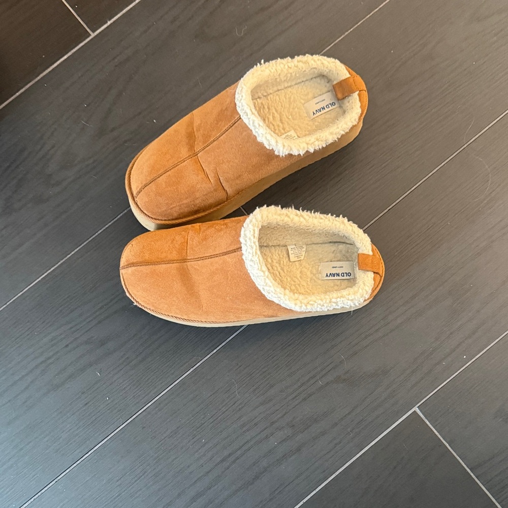 Old Navy Men’s Tan Slip-On Suede-Look Fleece Lined Slippers